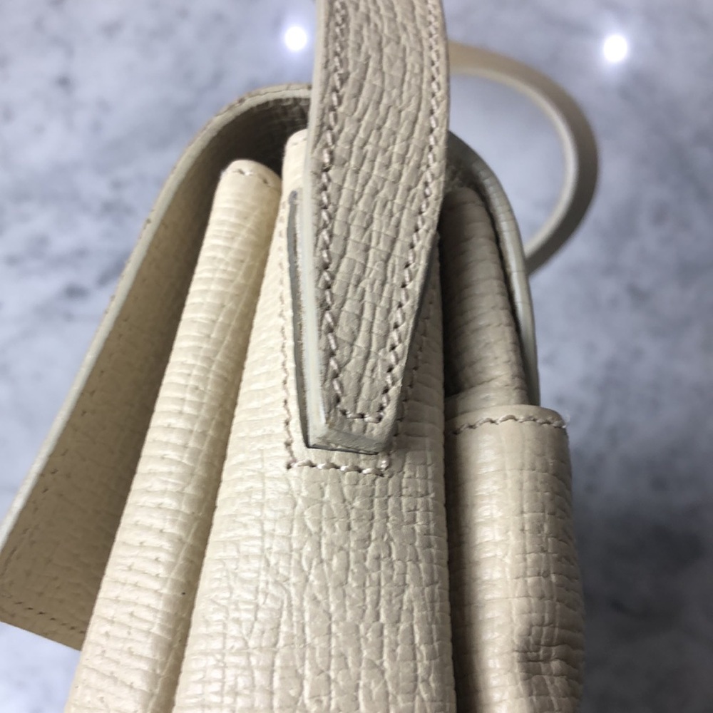 Loewe Vintage Cream Leather Shoulder Bag Size 10”x 11”x4” - Picture 10 of 16